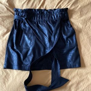 Mini skirt Black snake skin loose paperbag Womens size medium